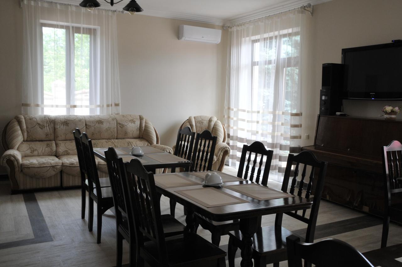 Dom Fedorovyh Hotel Szerhijivka Kültér fotó
